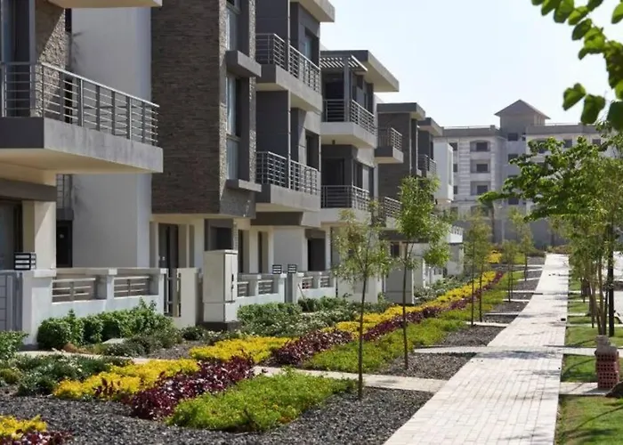 Ultra Modern Townhouse Near To Airport & Shopping