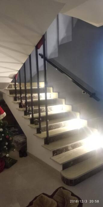 Villa Ultra Modern Townhouse Near To Airport & Shopping
