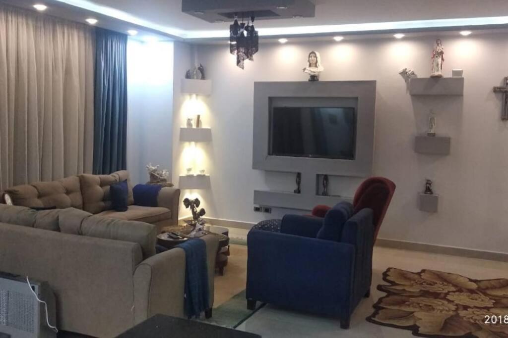 Ultra Modern Townhouse Near To Airport & Shopping Cairo