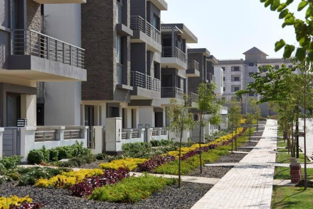 Ultra Modern Townhouse Near To Airport & Shopping Villa