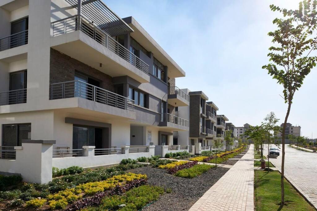 Ultra Modern Townhouse Near To Airport & Shopping *